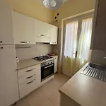 בית נופש 50m From A Stunning, Exclusive Coastal - 4 Bedrooms House