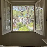 50m From A Stunning, Exclusive Coastal - 4 Bedrooms House בית נופש *