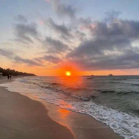 50m From A Stunning, Exclusive Coastal - 4 Bedrooms House Feriehus *