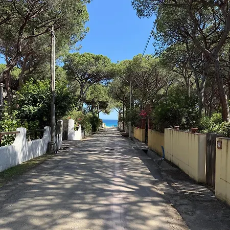 Casa vacanze 50m From A Stunning, Exclusive Coastal - 4 Bedrooms House *