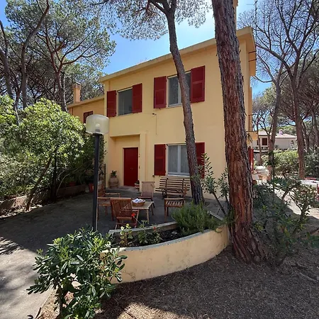 Holiday home 50m From A Stunning, Exclusive Coastal - 4 Bedrooms House