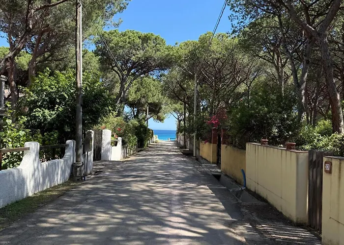 Дом отдыха 50m From A Stunning, Exclusive Coastal - 4 Bedrooms House *