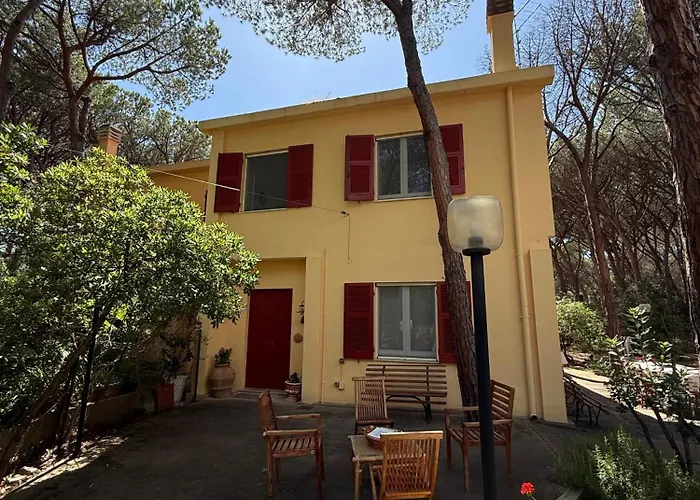 Дом отдыха 50m From A Stunning, Exclusive Coastal - 4 Bedrooms House