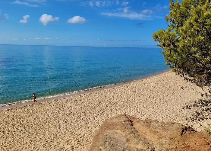 Дом отдыха 50m From A Stunning, Exclusive Coastal - 4 Bedrooms House Форте-Вилладж
